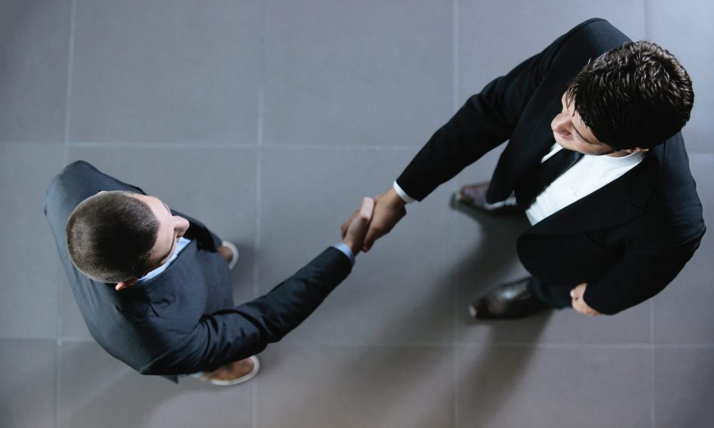 Business,People,Shaking,Hands,Make,Deal,And,Sign,Contract