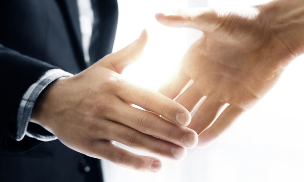 que-buscar-en-un-socio-comercial-scaled